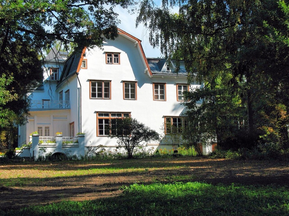 Polenovo Estate Museum